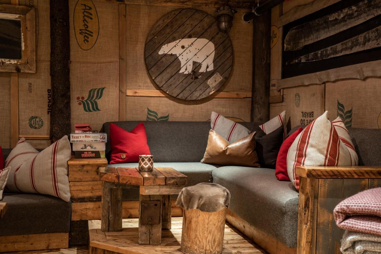 Basecamp Hotel Longyearbyen Dış mekan fotoğraf