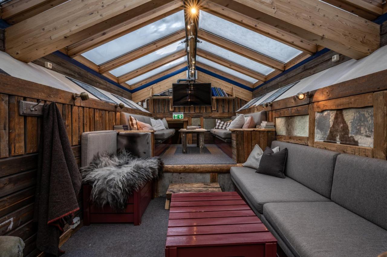 Basecamp Hotel Longyearbyen Dış mekan fotoğraf