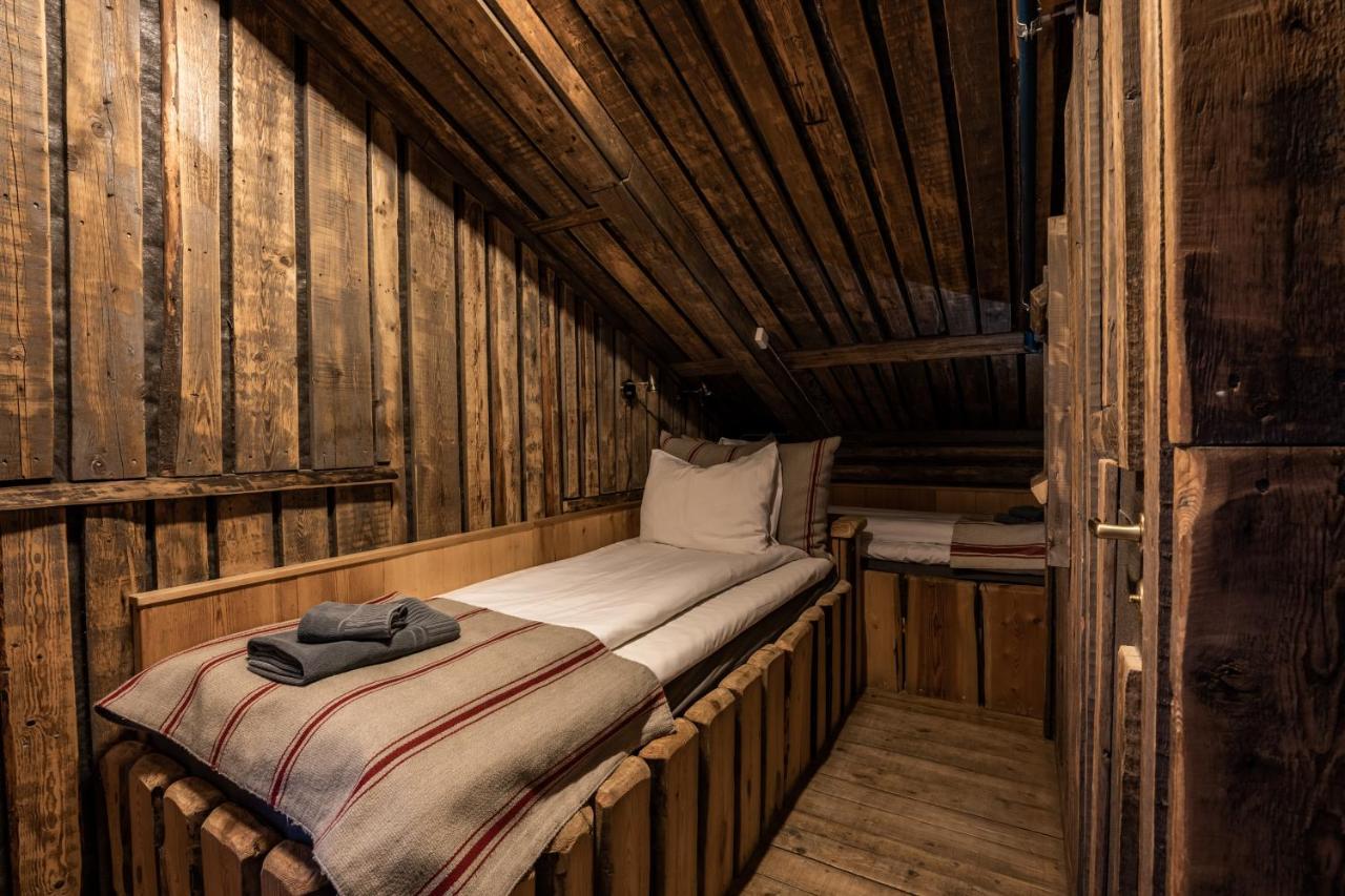 Basecamp Hotel Longyearbyen Dış mekan fotoğraf