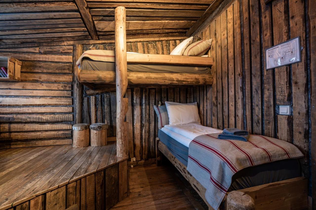 Basecamp Hotel Longyearbyen Dış mekan fotoğraf