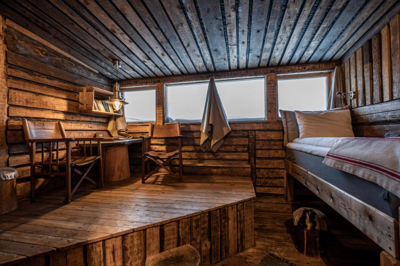 Basecamp Hotel Longyearbyen Dış mekan fotoğraf
