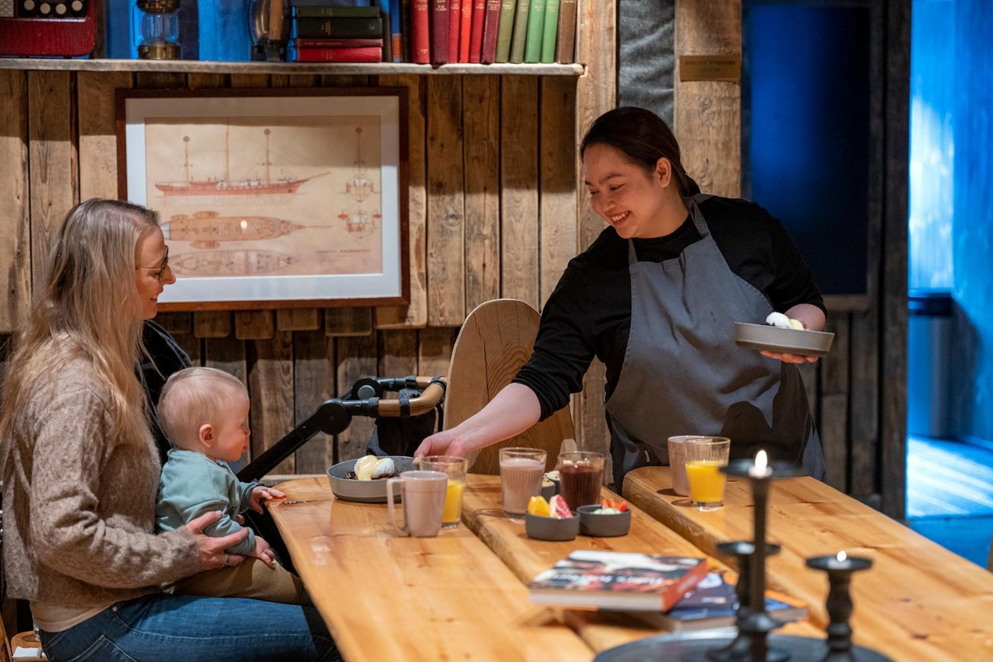 Basecamp Hotel Longyearbyen Dış mekan fotoğraf