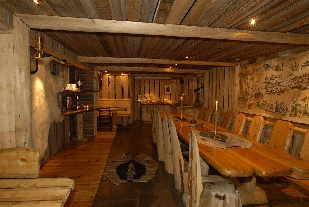 Basecamp Hotel Longyearbyen Dış mekan fotoğraf