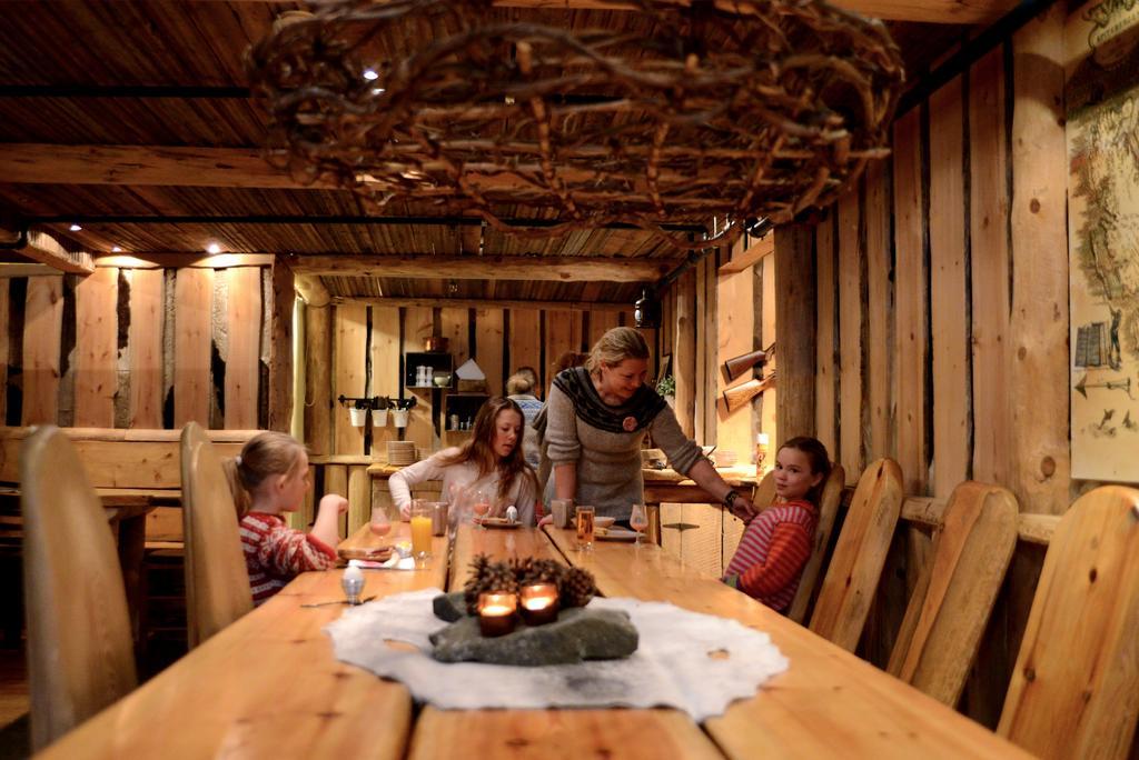 Basecamp Hotel Longyearbyen Dış mekan fotoğraf